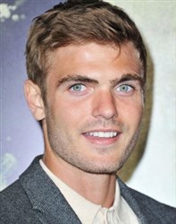 Alex Roe