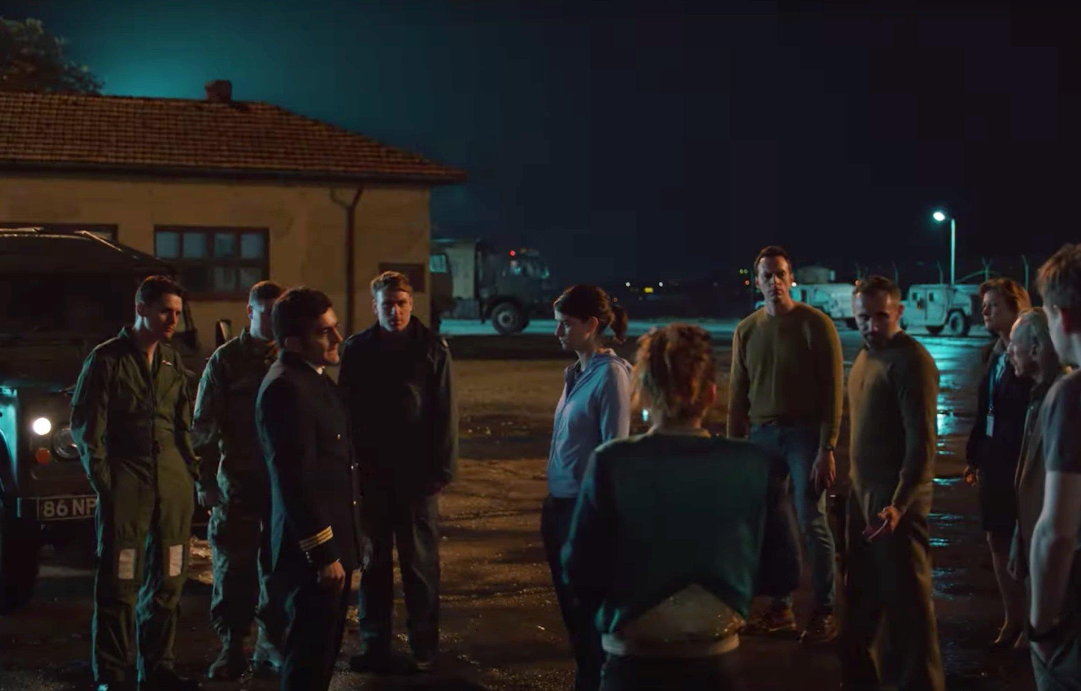 Xem Phim Vào Đêm Đen, Into The Night 2020 Xem Phim Vào Đêm Đen, Into The Night 2020