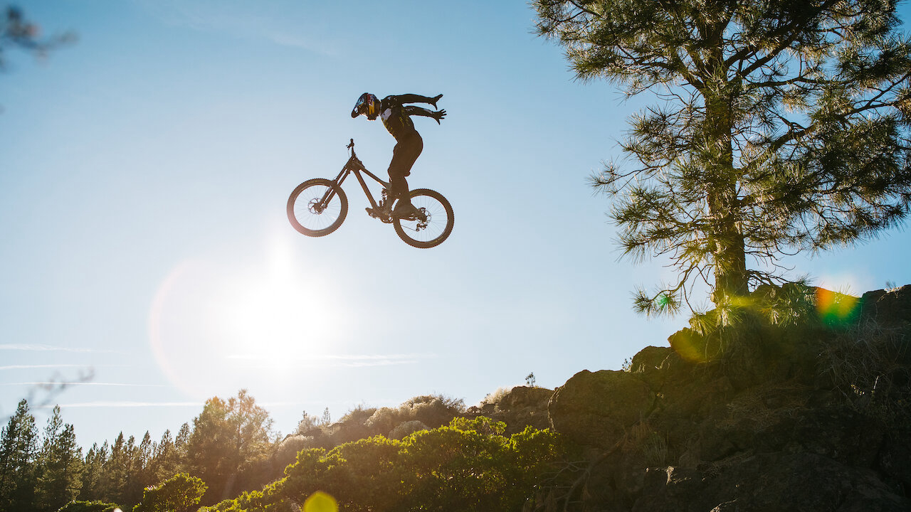 Xem Phim Xe đạp đồng hành, Accomplice 2021 Xem Phim Xe đạp đồng hành, Accomplice 2021