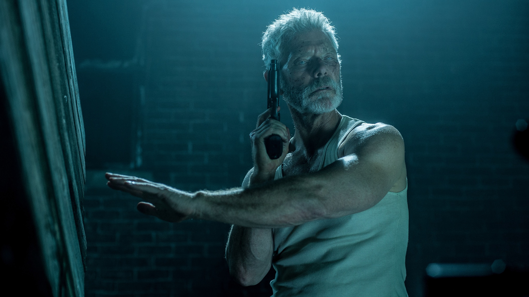 Xem Phim Sát nhân trong bóng tối, Don't Breathe 2016