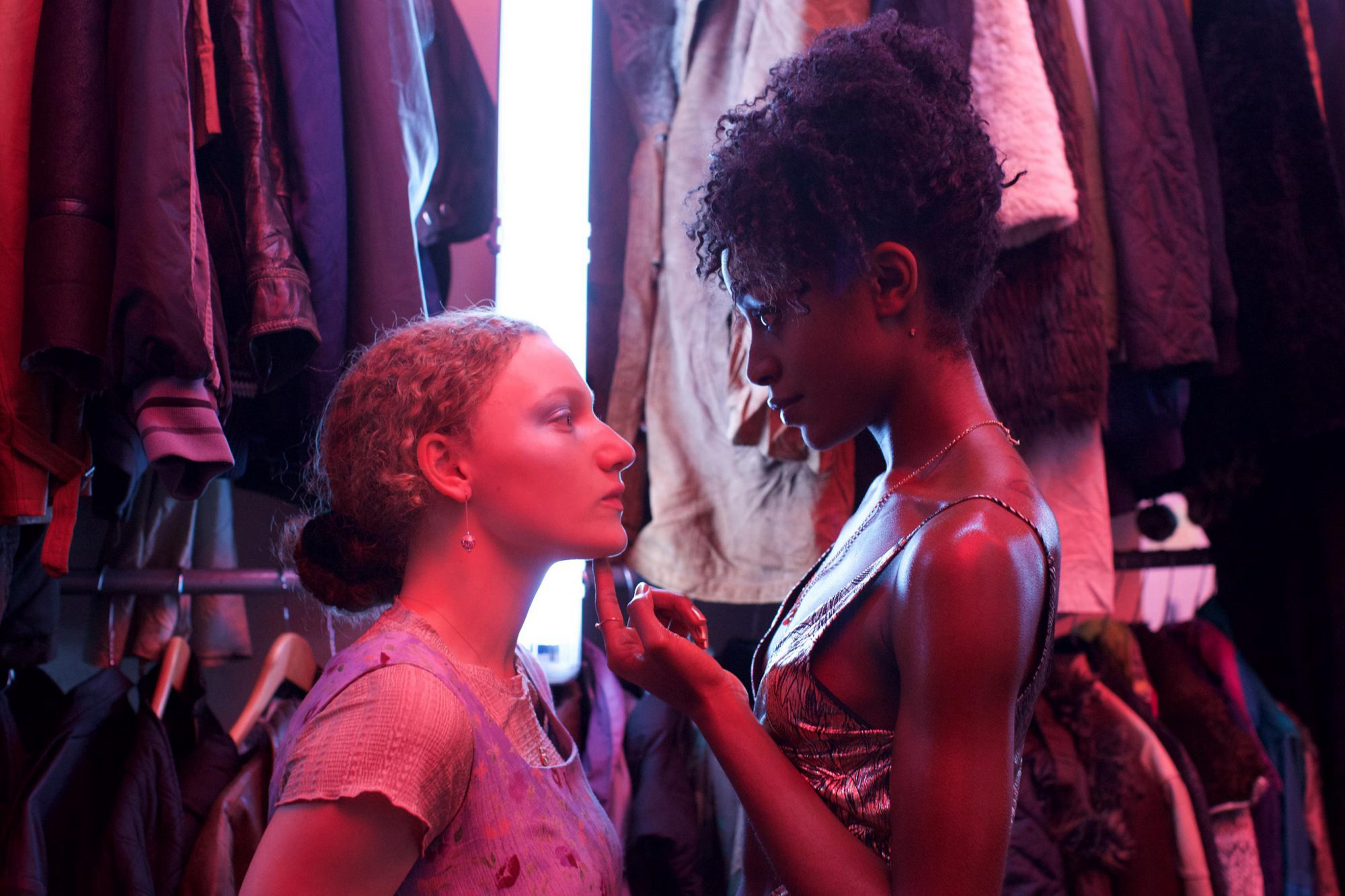 Xem Phim Thực tế ảo, Kiss Me First 2018 Xem Phim Thực tế ảo, Kiss Me First 2018