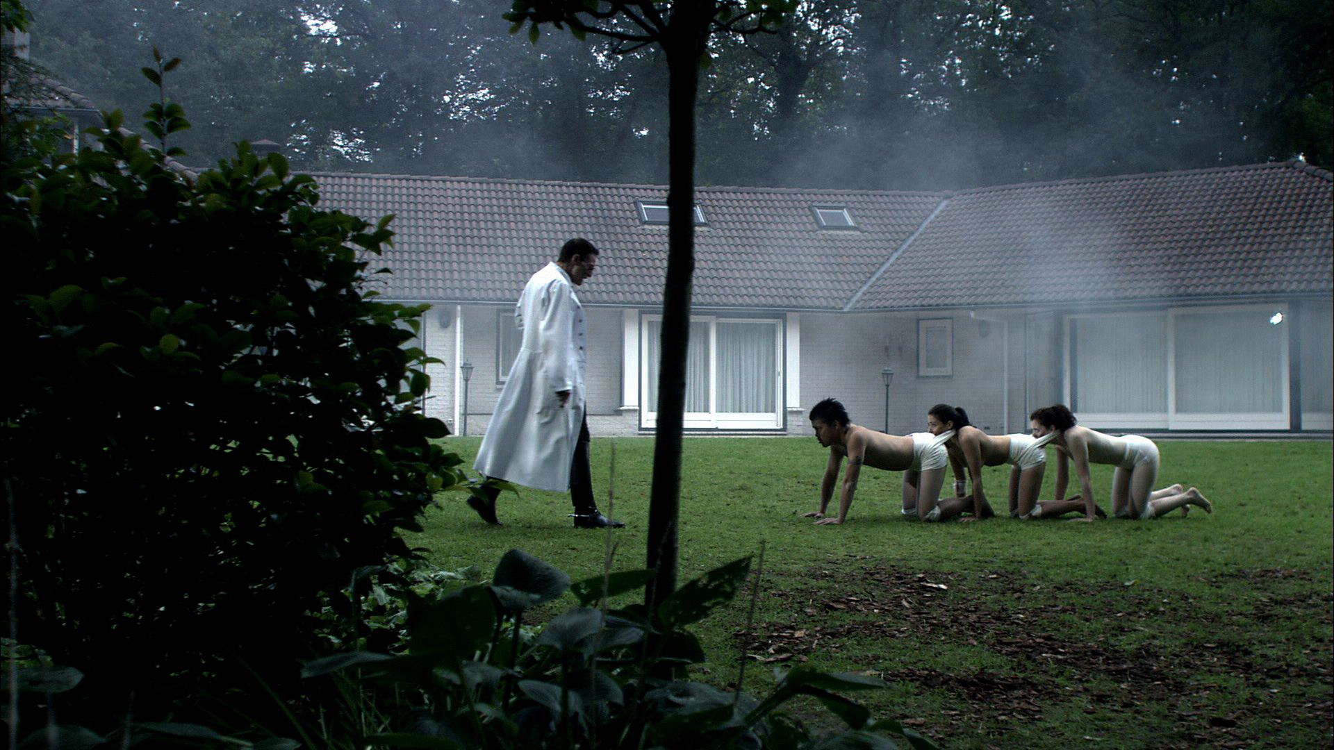 Xem Phim Con Rết Người, The Human Centipede (First Sequence) 2009 Xem Phim Con Rết Người, The Human Centipede (First Sequence) 2009