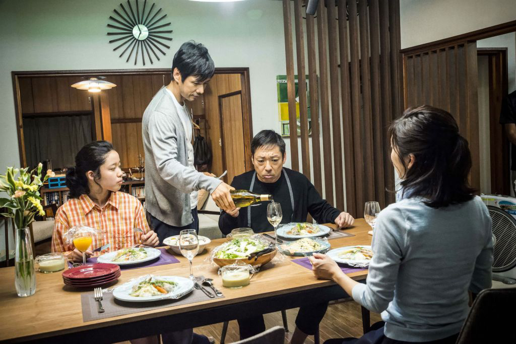 Xem Phim Sát Nhân Giấu Mặt, Creepy 2016 Xem Phim Sát Nhân Giấu Mặt, Creepy 2016