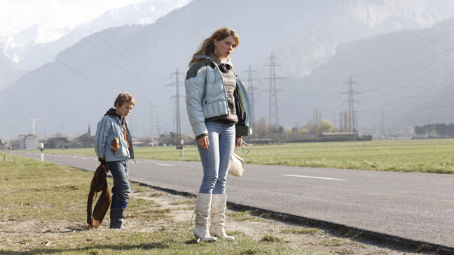 Sister / Sister (2012)